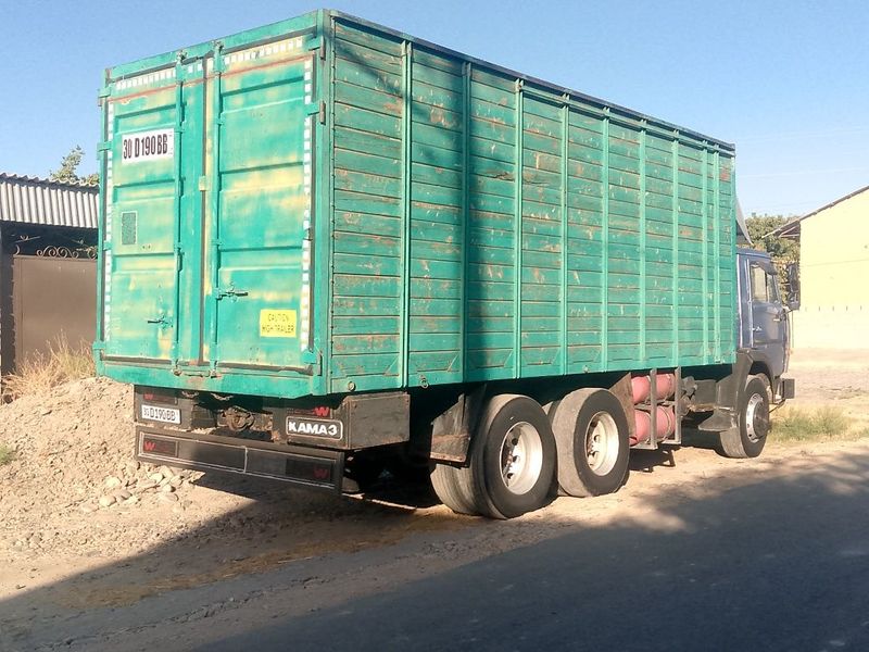 Kamaz ishlab turgan moshina Kamaz ishlab turgan moshina