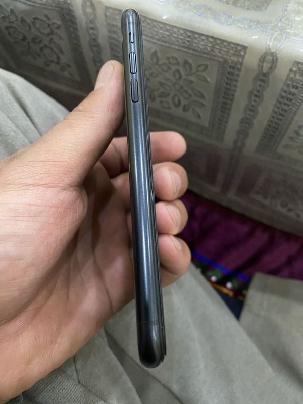 Iphone XR Sotiladi