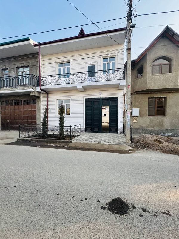 дом 5 комнат 1,5 соток ул Захидова