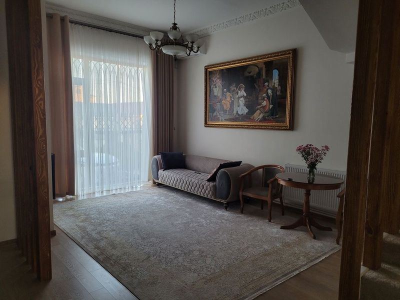 Сдаётся в аренду отличный коттедж в престижном районе Ташкента.