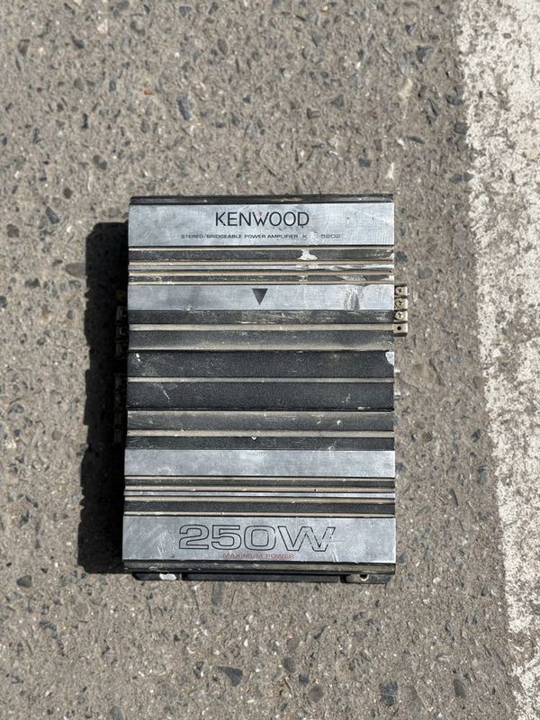 Усилитель kenwood 250W Усилитель kenwood 250W