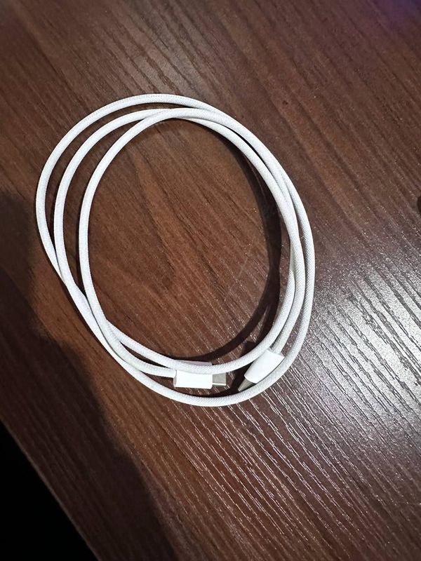 Iphone 15 pro zaryatka Iphone 15 pro zaryatka
