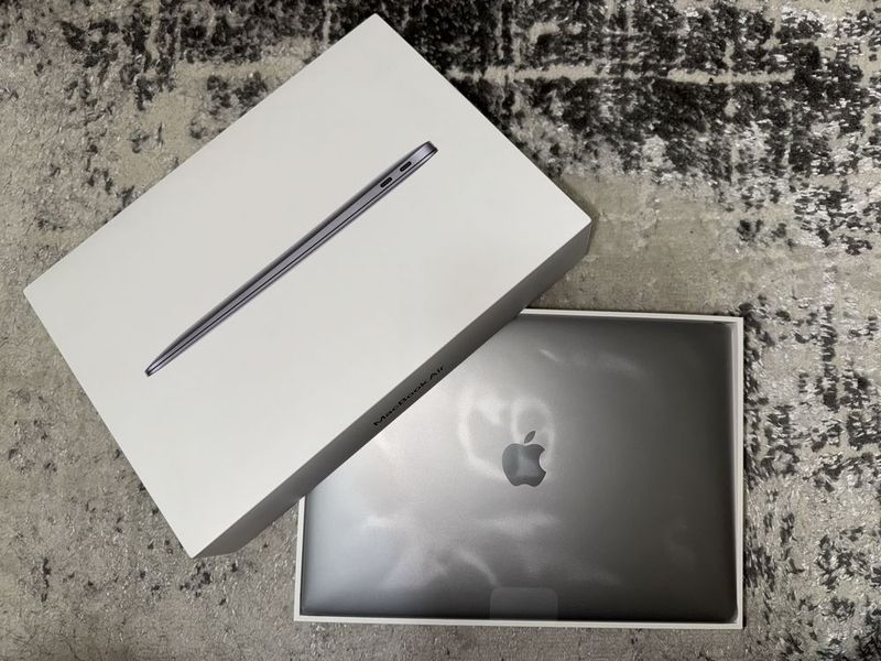 MacBook Air M1 (256 Gb SSD) MacBook Air M1 (256 Gb SSD)