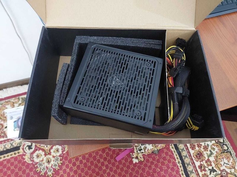 Продается блок питание на 550W Продается блок питание на 550W
