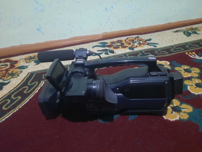 Sony 1000 vint kamera sotiladi Sony 1000 vint kamera sotiladi