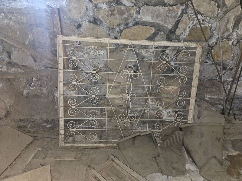 Решётка сотилади