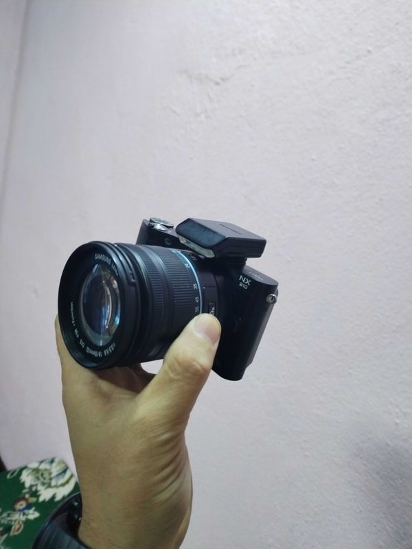 Samsung NX210 AJOYIB aparat