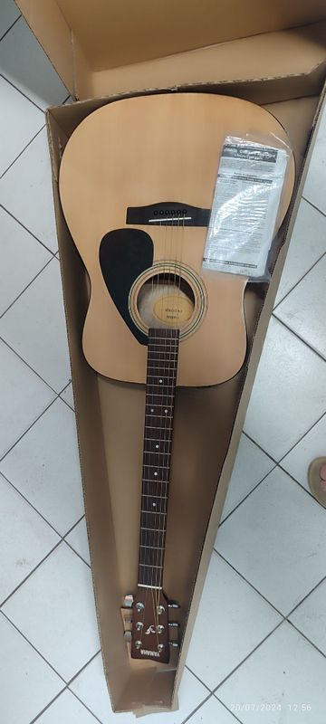 Gitara 2022 yilgi yangi holda olingan hali ishlatilmagan.