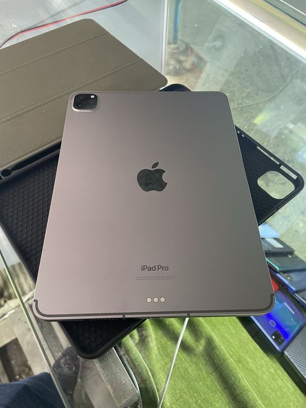 ipad pro 11 m2 256 sim kartali karoʻpkasi bor xolat zoʻr ipad pro 11 m2 256 sim kartali karoʻpkasi bor xolat zoʻr