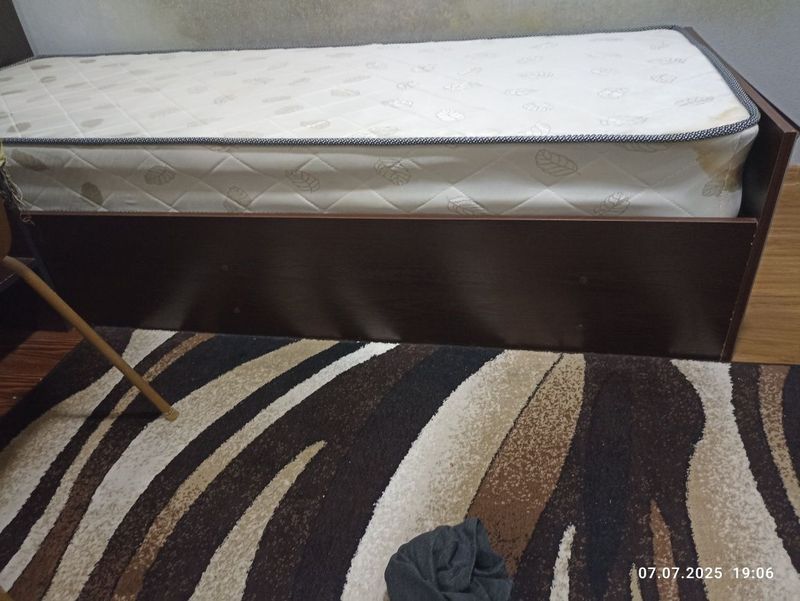 Krovat 1 kishili holati yangidek