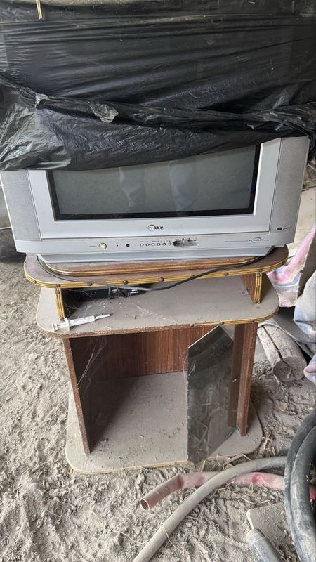 Televizor + pastavka