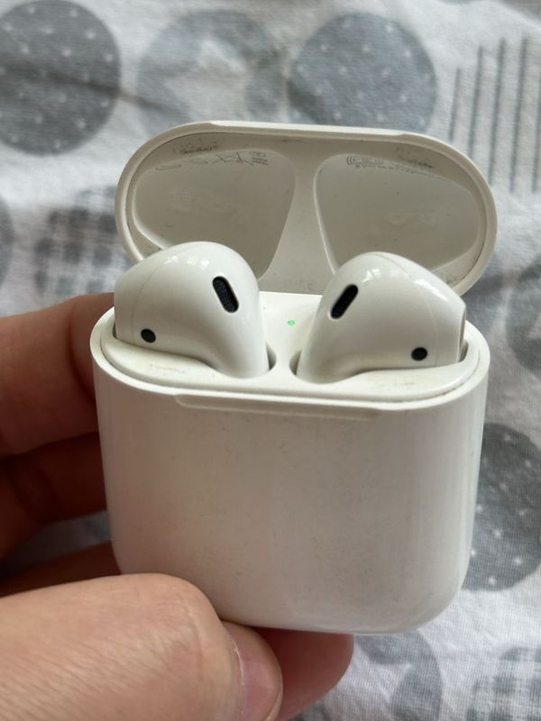 Airpods 2 в хорошем состоянии Airpods 2 в хорошем состоянии
