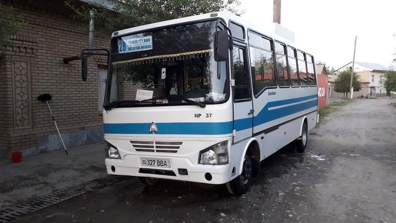 Isuzu NP37 AVTOBUS Sotiladi Isuzu NP37 AVTOBUS Sotiladi