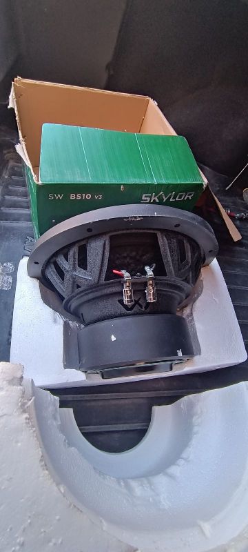 Продам сабвуфер фирмы skylor привезли с России новая Продам сабвуфер фирмы skylor привезли с России новая