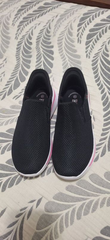Skechers ayollar uchun 38razmer Skechers ayollar uchun 38razmer