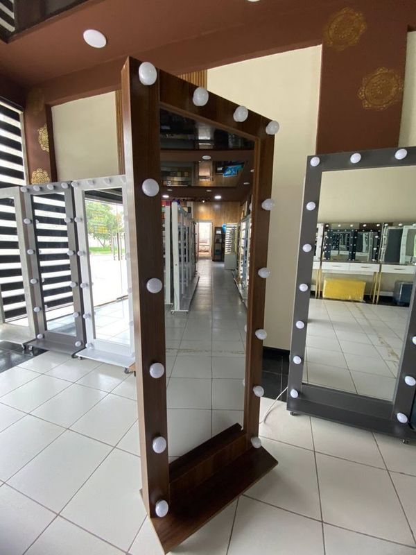 Salon ushun oyna Salon ushun oyna