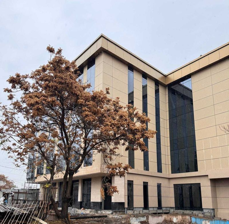 Здание ул.Фаргона Йули Куйлюк 4-этажа+подвал 2000 м² коробка лифт Здание ул.Фаргона Йули Куйлюк 4-этажа+подвал 2000 м² коробка лифт