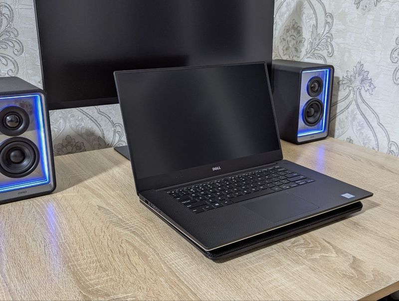 Dell Precision 5520 i5 7th 16/500GB Dell Precision 5520 i5 7th 16/500GB