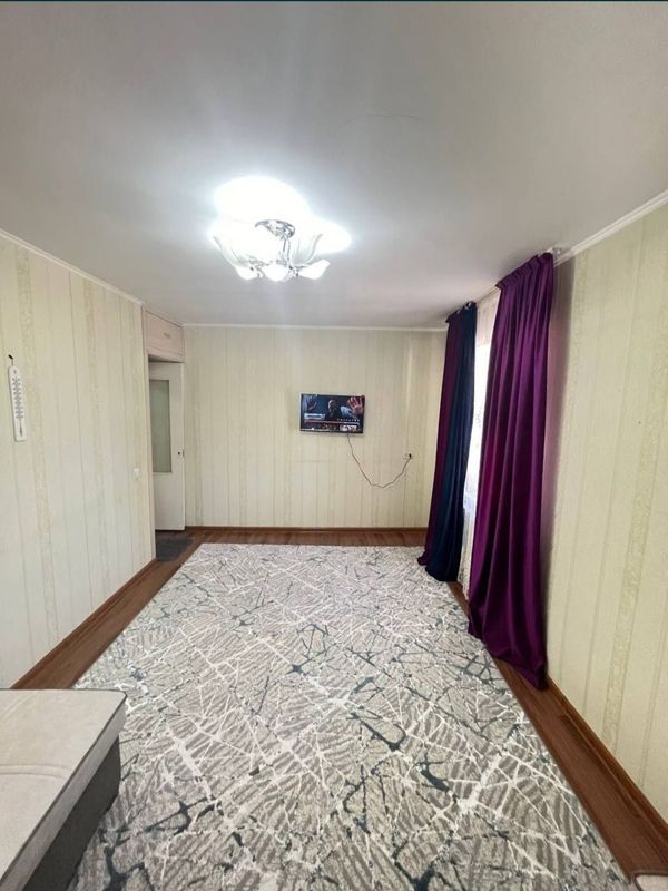В центре Янгийуле 2 комнатная квартира продаётся В центре Янгийуле 2 комнатная квартира продаётся