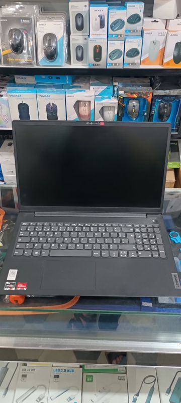 Notebook Lenovo Ryzen 3 7320U Notebook Lenovo Ryzen 3 7320U