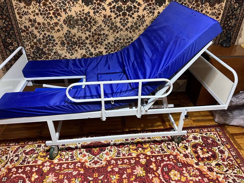 Многофункциональная механическая кровать для лежачих больных