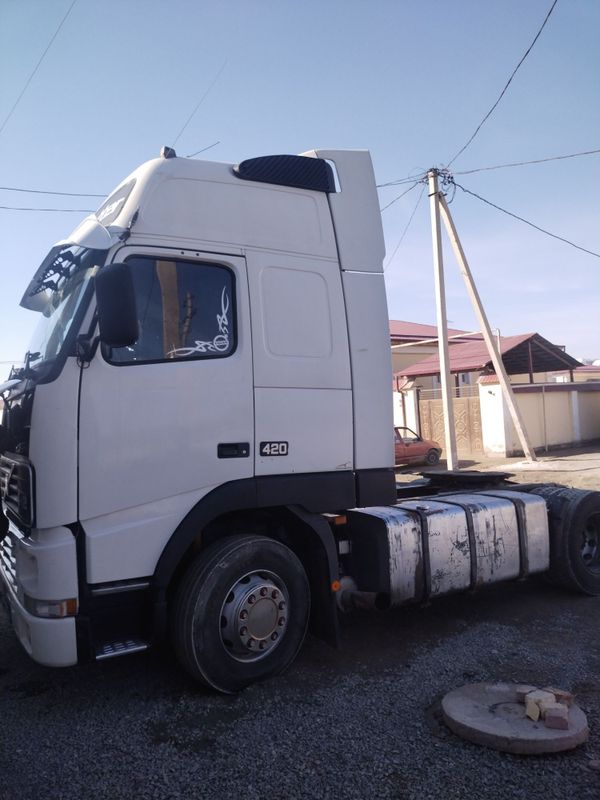 Тягач Volvo Fh12