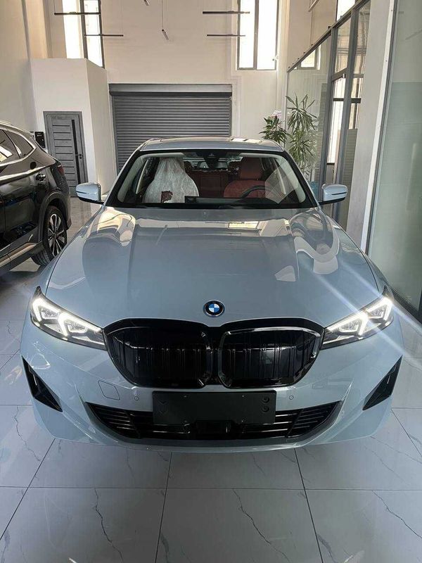 BMW i3 35L a'lo darajada holati sotilvoti BMW i3 35L a'lo darajada holati sotilvoti