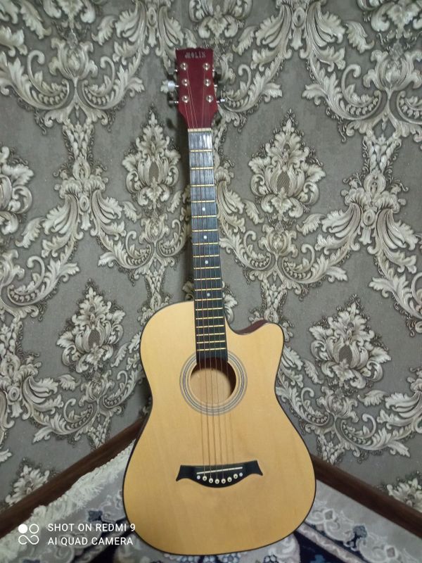 gitaraa akustika