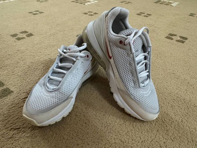Кроссовки “Nike” Кроссовки “Nike”