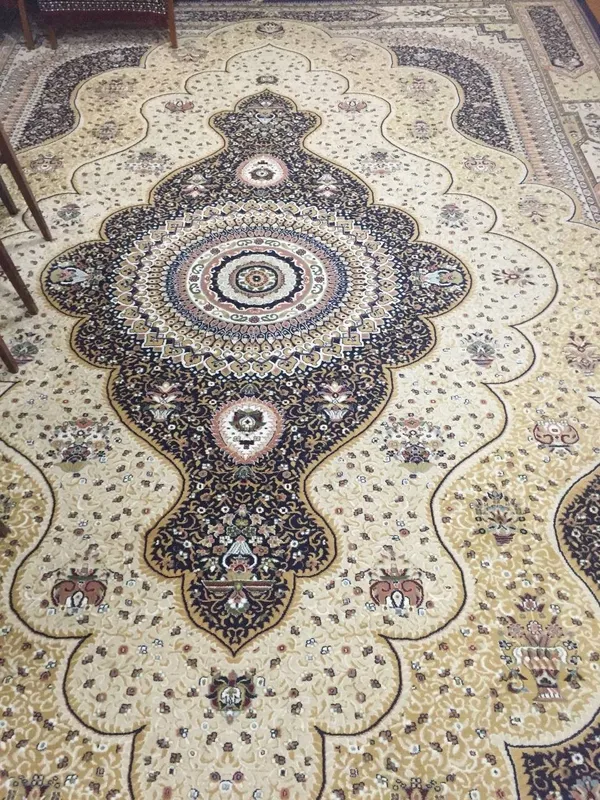 Продаётся ковёр 3/4