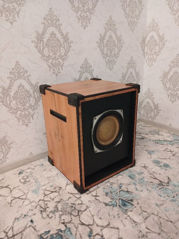 Subwoofer sotiladi Subwoofer sotiladi