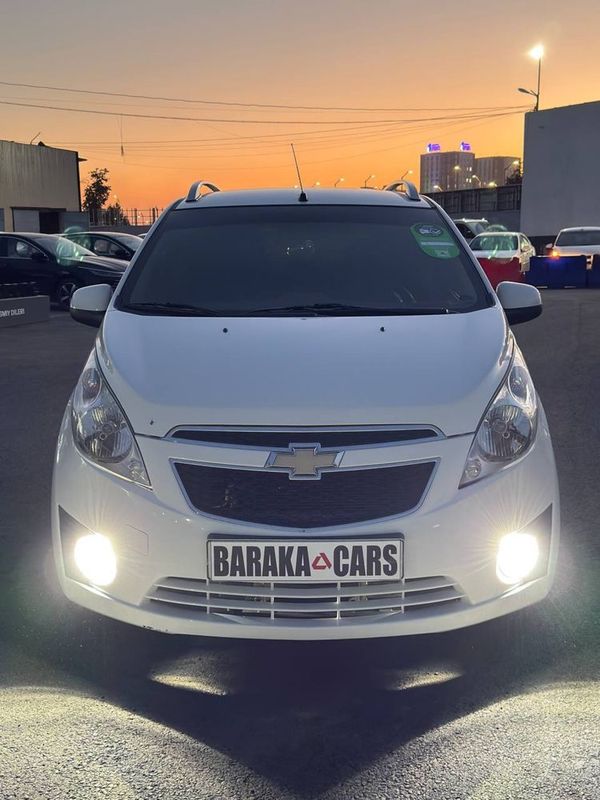 Spark 2015 Yil 108.000 Km oq 4 pokoleniya gaz 4 ta yengi balon Spark 2015 Yil 108.000 Km oq 4 pokoleniya gaz 4 ta yengi balon