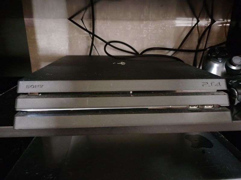 Playstation 4 pro 1 tr Playstation 4 pro 1 tr