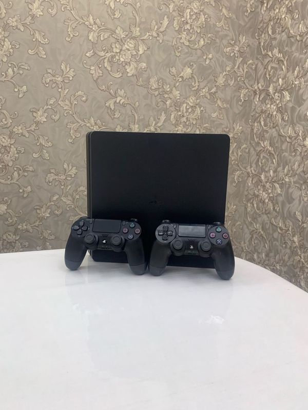 Playstation 4 slim 1 tb Playstation 4 slim 1 tb