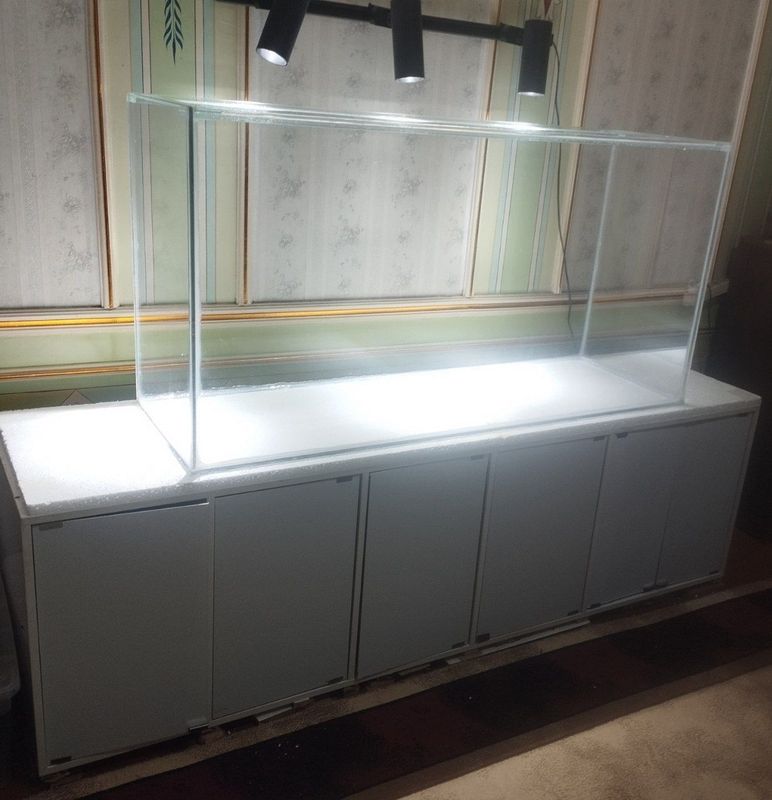 Xrustalniy oynadan yasalgan akvarium Xrustalniy oynadan yasalgan akvarium