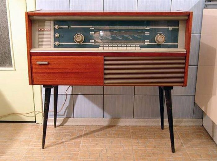 Radio priyomnik sotiladi 1968 yil antikvar Radio priyomnik sotiladi 1968 yil antikvar