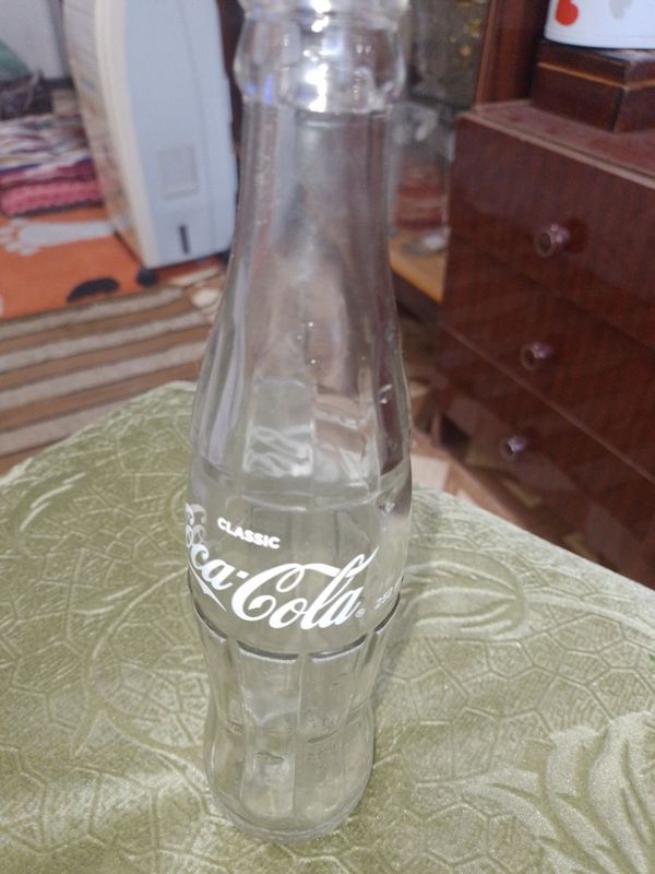 Стеклянные бутылки "Coca Cola". Стеклянные бутылки "Coca Cola".