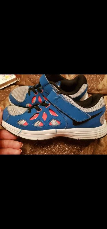 Кроссовки 33 рр Nike оригинал состояние отличное Кроссовки 33 рр Nike оригинал состояние отличное