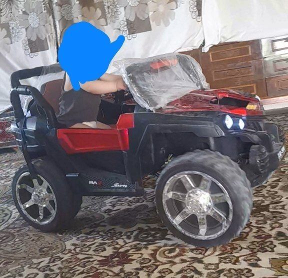 Bolalar elektromobil moshinasi sotiladi zaryadka bilan ishlaydi Bolalar elektromobil moshinasi sotiladi zaryadka bilan ishlaydi