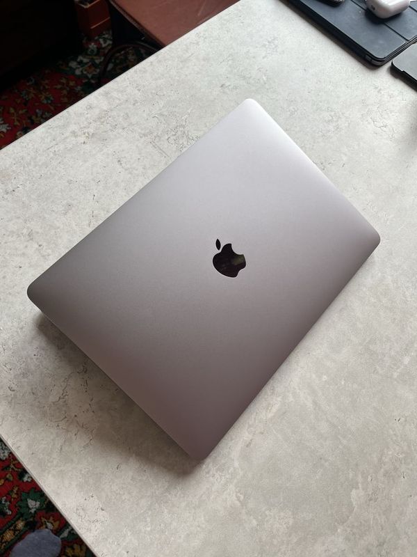 Macbook Pro 13inch M2