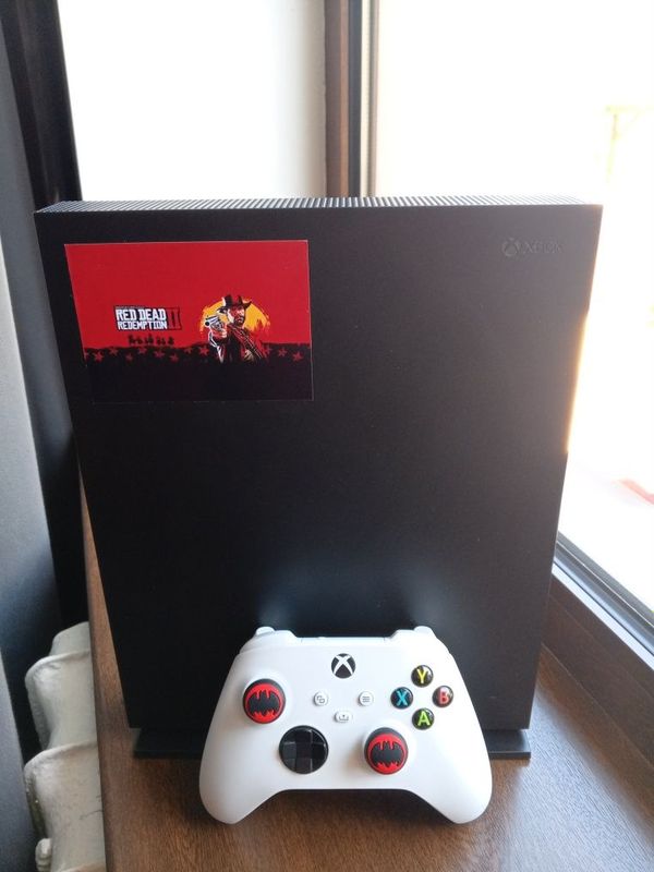 Продам Xbox one X Продам Xbox one X
