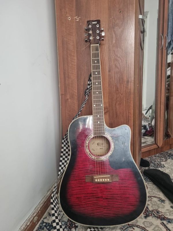 Gitara akustichiskie