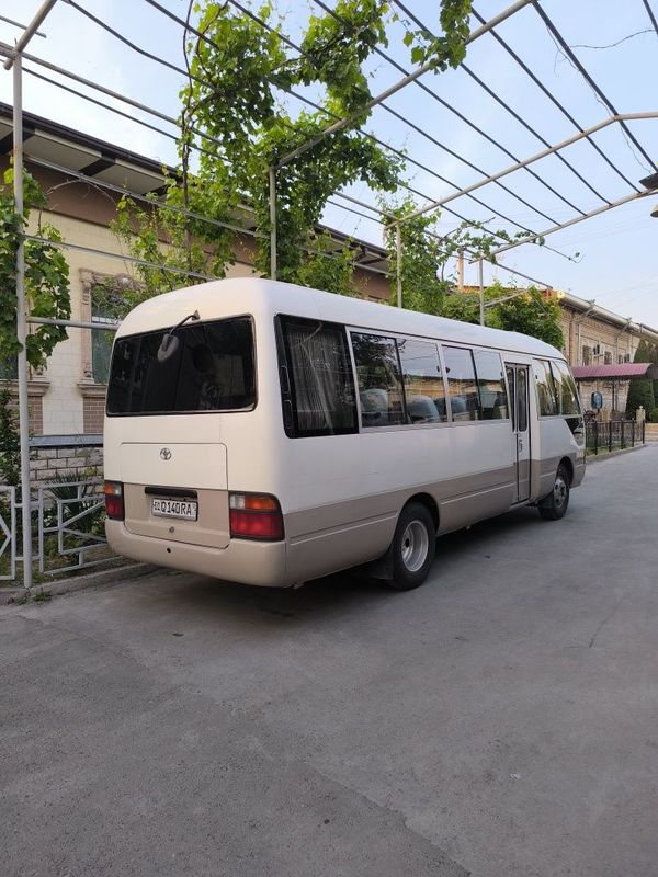 avtobus Tayota coaster sotiladi avtobus Tayota coaster sotiladi