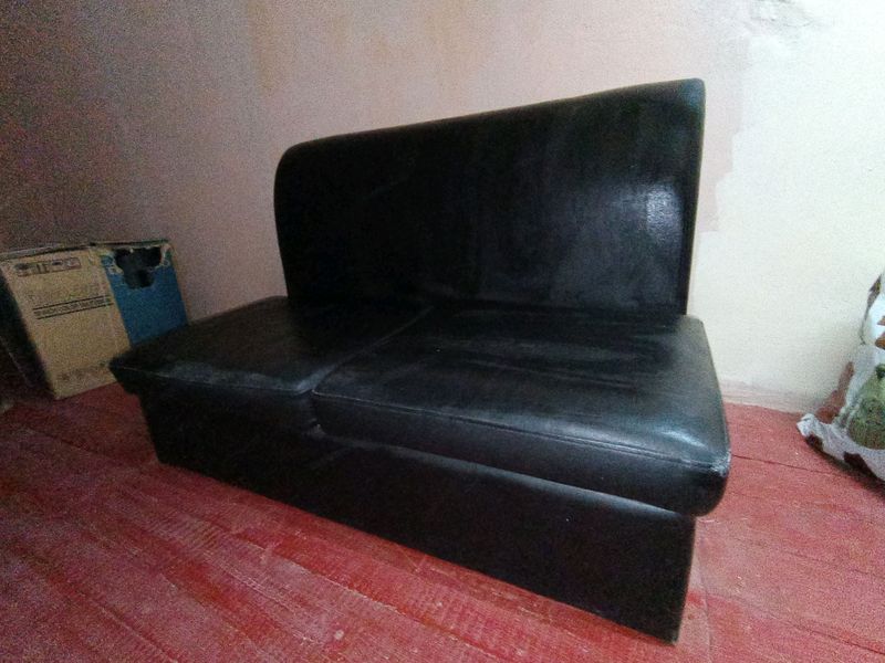 divan o'rindiq va bolalar karavati sotiladi divan o'rindiq va bolalar karavati sotiladi