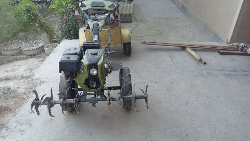 Mini Traktorcha sotiladi