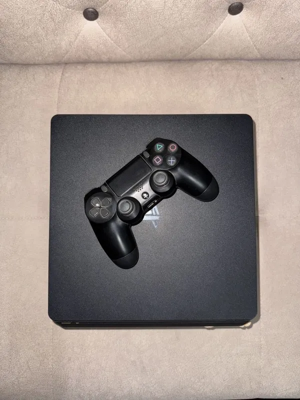 PlayStation 4 Slim 1TB