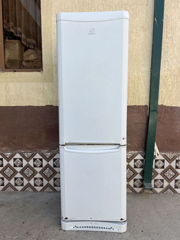 Продается холодильник Indesit