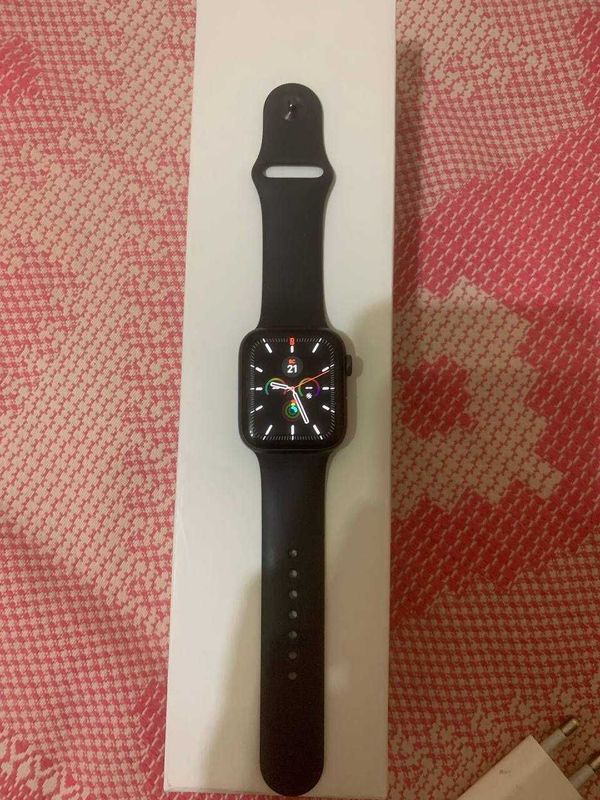 Apple Watch Series 5/44m Space Gray Максимальная емкость 91%