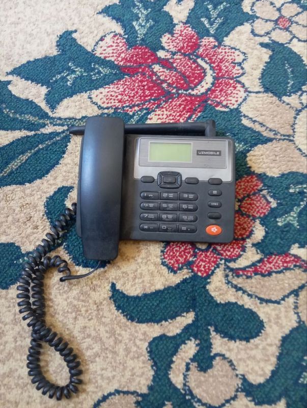 DVD, telefon. plesos. televozor. Kompyuter pentyum 4. stol DVD, telefon. plesos. televozor. Kompyuter pentyum 4. stol
