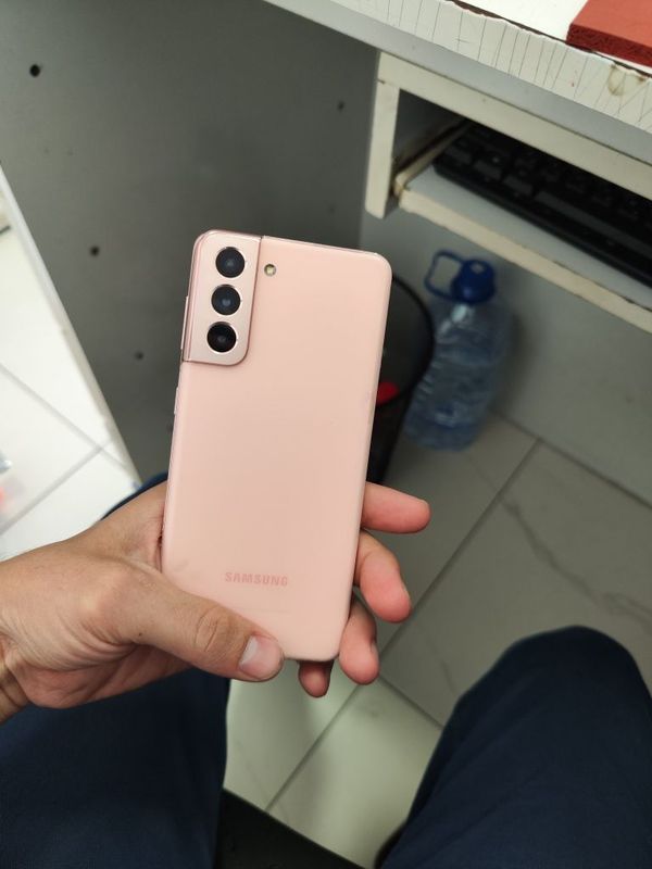 Samsung S21. Ideal